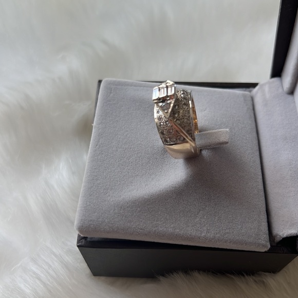 Beautiful Diamond 💍 Ring - Picture 2 of 12